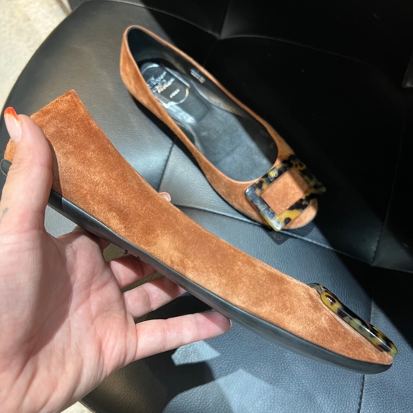 SOLD Roger Vivier Suede Flats - Picture 2 of 7